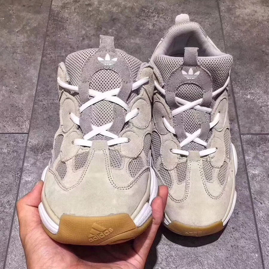 Yeezy Desert Rat 500,adidas Yeezy Desert Rat 500 新配色实物曝光,但有人表示这是假货! Yeezy Desert Rat 500,adidas Yeezy Desert Rat 500 新配色实物曝光,但有人表示这是假货!