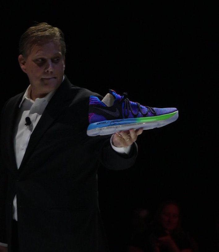 Nike,KD 10,Doernbecher 3.5 万美元天价!慈善配色 KD 10 全球仅三双 Nike,KD 10,Doernbecher 3.5 万美元天价!慈善配色 KD 10 全球仅三双