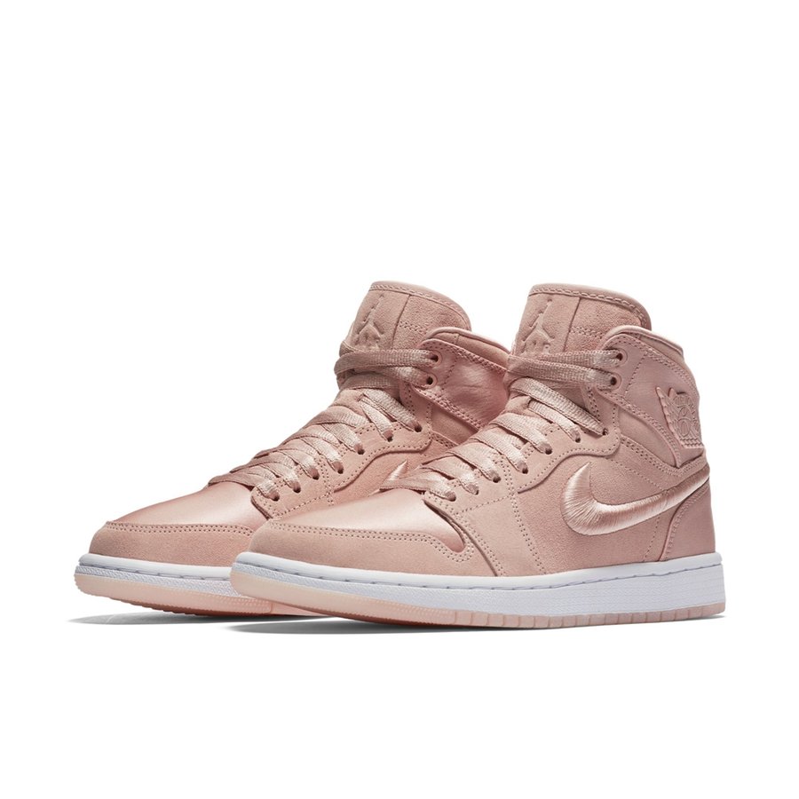Air Jordan 1,AJ1 绸缎版本再度来袭!女神粉 Air Jordan 1 即将发售! Air Jordan 1,AJ1 绸缎版本再度来袭!女神粉 Air Jordan 1 即将发售!