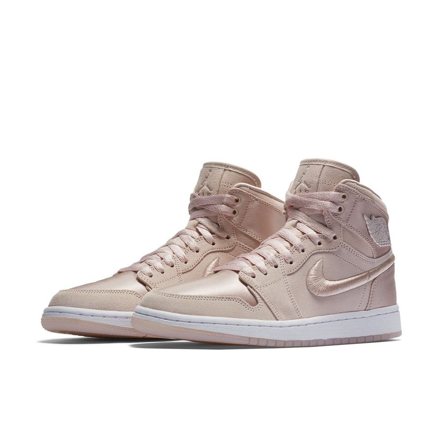 Air Jordan 1,AJ1 绸缎版本再度来袭!女神粉 Air Jordan 1 即将发售! Air Jordan 1,AJ1 绸缎版本再度来袭!女神粉 Air Jordan 1 即将发售!