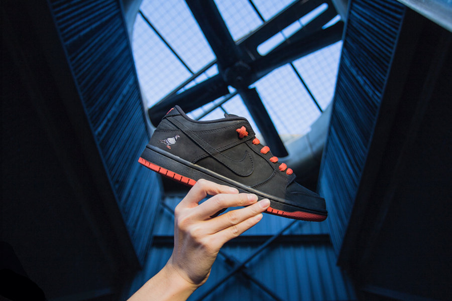 Dunk SB,Nike,Pigeon 明早正式发售!小编上脚 Dunk SB 黑鸽子你给打几分? Dunk SB,Nike,Pigeon 明早正式发售!小编上脚 Dunk SB 黑鸽子你给打几分?