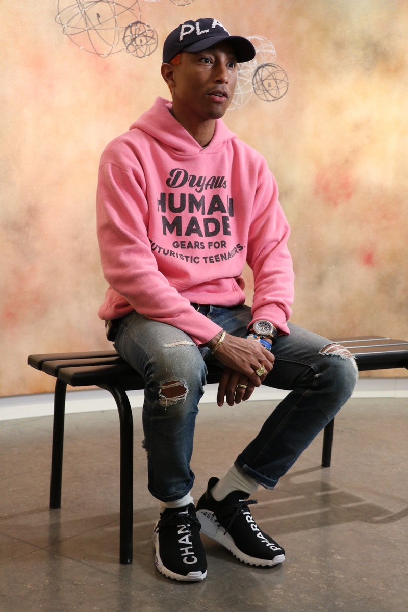 adidas,Chanel,Pharrell 随意涂画 7 万元球鞋!菲董上脚 Chanel x Pharrell x adidas! adidas,Chanel,Pharrell 随意涂画 7 万元球鞋!菲董上脚 Chanel x Pharrell x adidas!