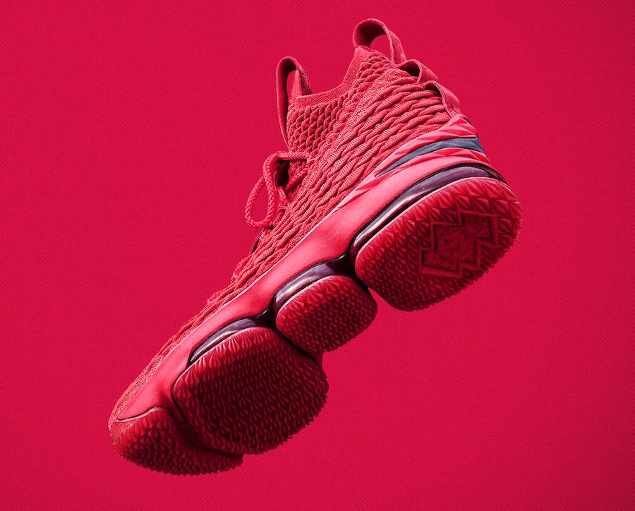 Nike,LeBron 15 俄亥俄大学专属配色!全新 LeBron 15 PE 实物欣赏 Nike,LeBron 15 俄亥俄大学专属配色!全新 LeBron 15 PE 实物欣赏
