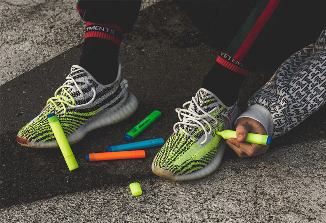adidas,Yeezy Boost 350 V2 手工涂制黄斑马!Yeezy 350 竟然还有这种玩法! adidas,Yeezy Boost 350 V2 手工涂制黄斑马!Yeezy 350 竟然还有这种玩法!