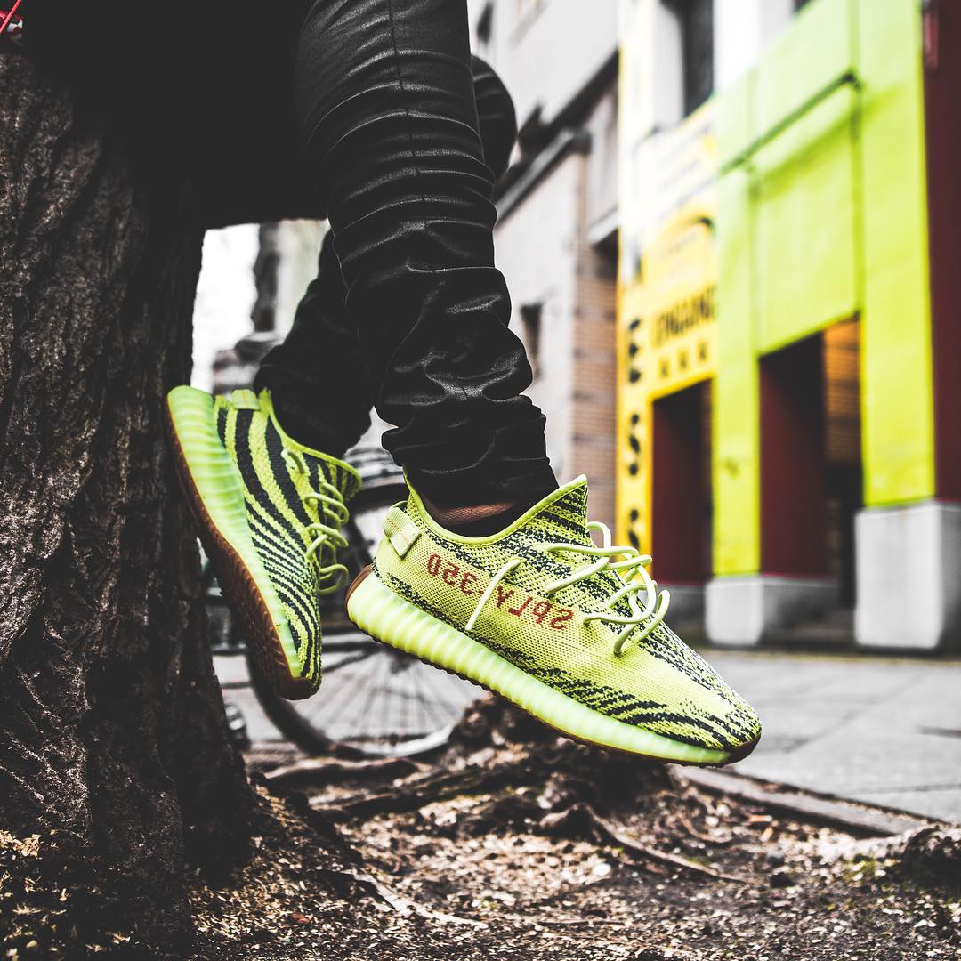 adidas,Yeezy Boost 350 V2 手工涂制黄斑马!Yeezy 350 竟然还有这种玩法! adidas,Yeezy Boost 350 V2 手工涂制黄斑马!Yeezy 350 竟然还有这种玩法!