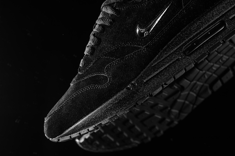918354-005,Nike,Air Max 1,SC J 复古迷你勾!黑魂配色 Air Max 1 SC Jewel 现已正式发售 918354-005,Nike,Air Max 1,SC J 复古迷你勾!黑魂配色 Air Max 1 SC Jewel 现已正式发售