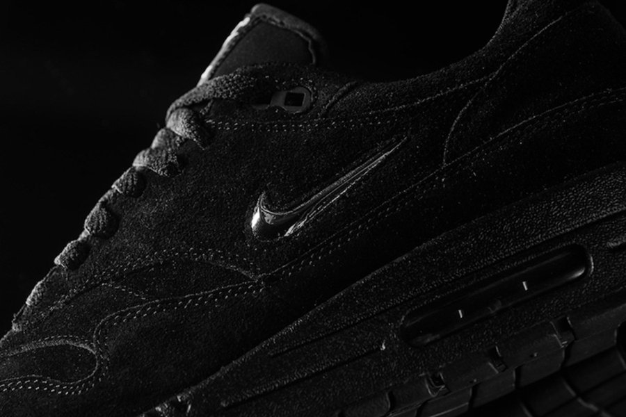 918354-005,Nike,Air Max 1,SC J 复古迷你勾!黑魂配色 Air Max 1 SC Jewel 现已正式发售 918354-005,Nike,Air Max 1,SC J 复古迷你勾!黑魂配色 Air Max 1 SC Jewel 现已正式发售