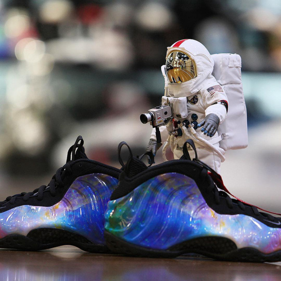 Nike,Air Foamposite One,Big Ba 上脚效果美如画!新老版本 “银河喷” 实物细节对比近赏 Nike,Air Foamposite One,Big Ba 上脚效果美如画!新老版本 “银河喷” 实物细节对比近赏