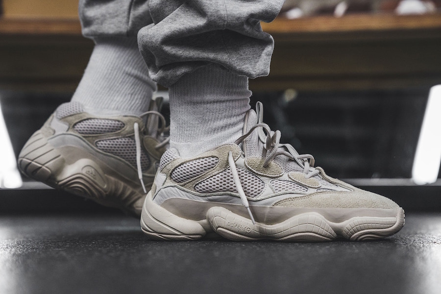 Yeezy 500,Yeezy 纯正老爹鞋!Yeezy Desert Rat 500 上脚效果到底如何? Yeezy 500,Yeezy 纯正老爹鞋!Yeezy Desert Rat 500 上脚效果到底如何?