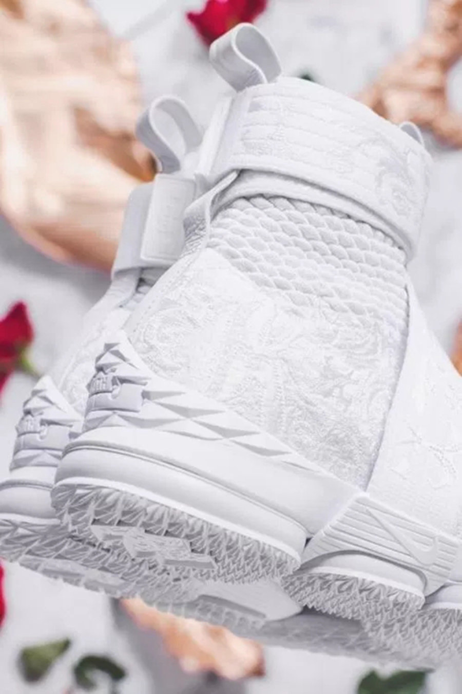 KITH,NikeLebron 15,Ronnie Fieg 奢华又霸气!KITH x Nike LeBron 15 第二波联名发布 KITH,NikeLebron 15,Ronnie Fieg 奢华又霸气!KITH x Nike LeBron 15 第二波联名发布