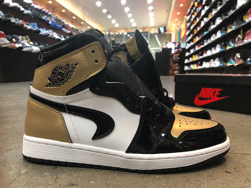 Air Jordan 1,AJ1,861428-007 全球仅一双的错版 AJ1,目前已拍到了 10 万多块钱! Air Jordan 1,AJ1,861428-007 全球仅一双的错版 AJ1,目前已拍到了 10 万多块钱!