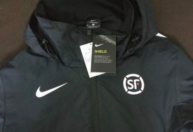 Nike 顺丰与 Nike 联名!这件帅到不行的衣服卖的还挺贵! Nike 顺丰与 Nike 联名!这件帅到不行的衣服卖的还挺贵!