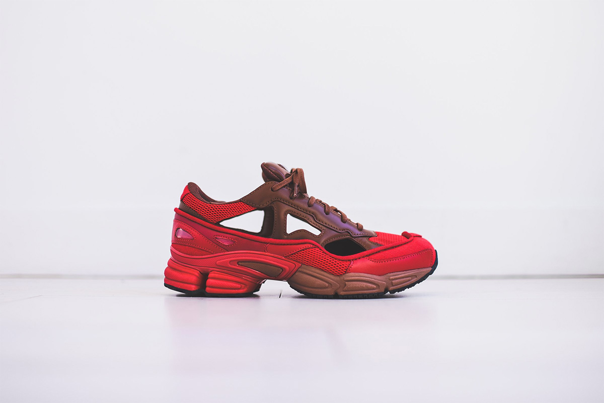 OZWEEGO,Raf Simons,adidas OZWEEGO 夏天穿什么老爹鞋?这位 “老爹鞋先锋” 已经为大家准备好了! OZWEEGO,Raf Simons,adidas OZWEEGO 夏天穿什么老爹鞋?这位 “老爹鞋先锋” 已经为大家准备好了!