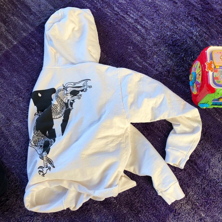 VLONE,kanyewest,assc,NBHD 冠希的这件中国限定有点帅?侃爷潮了这么多年终于回归老本行! VLONE,kanyewest,assc,NBHD 冠希的这件中国限定有点帅?侃爷潮了这么多年终于回归老本行!