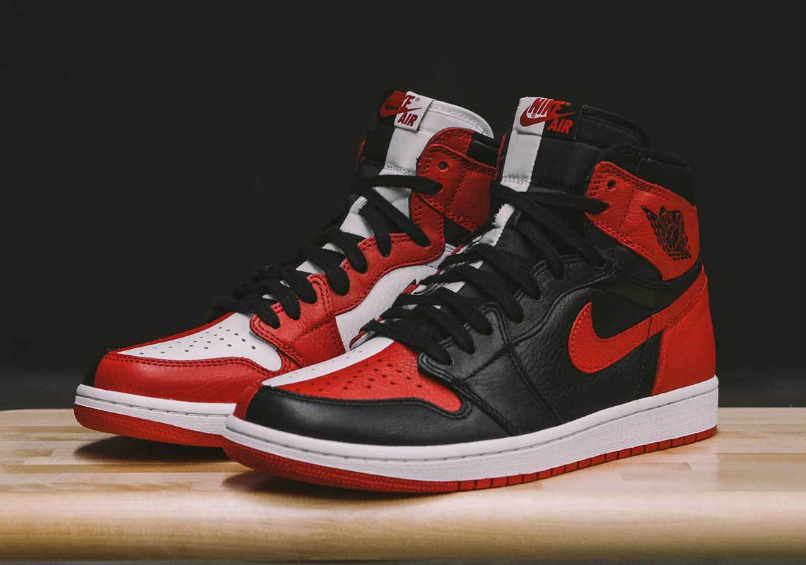 AJ1,Air Jordan 1,AR9880-023 天价鞋诞生!超限量阴阳 AJ1 “Homage To Home” 你喜欢吗? AJ1,Air Jordan 1,AR9880-023 天价鞋诞生!超限量阴阳 AJ1 “Homage To Home” 你喜欢吗?