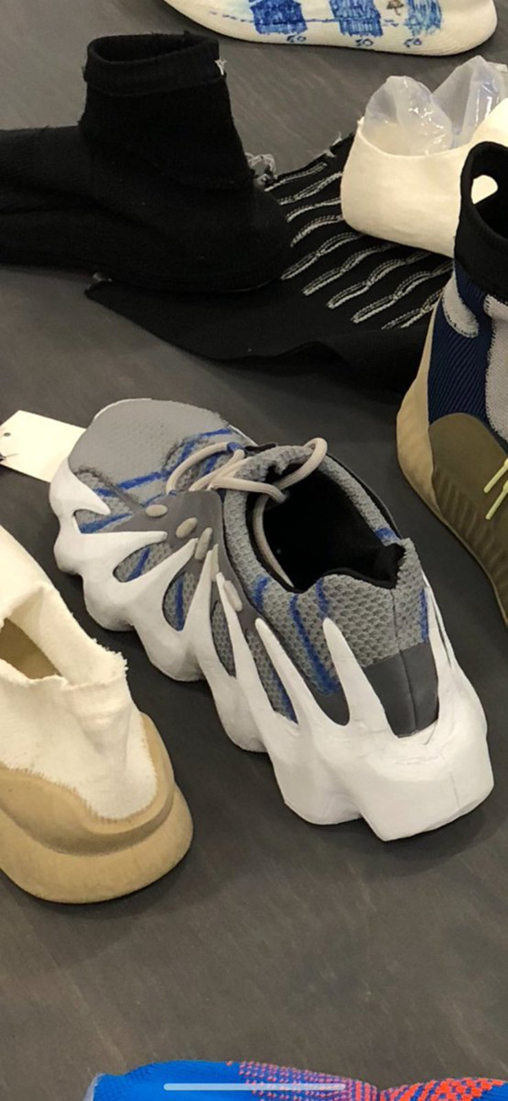 adidas, 侃爷自曝海量 Yeezy 新品!这波终极必杀你接的住吗? adidas, 侃爷自曝海量 Yeezy 新品!这波终极必杀你接的住吗?
