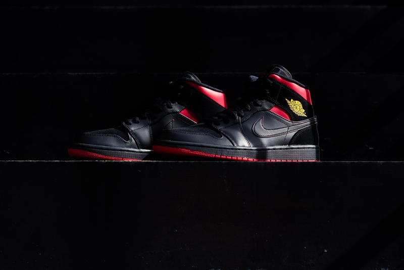 AJ1,Air Jordan 1 Mid,发售,开箱,554 颜值超高的黑红主题!最后一投 AJ1 Mid 现已发售 AJ1,Air Jordan 1 Mid,发售,开箱,554 颜值超高的黑红主题!最后一投 AJ1 Mid 现已发售