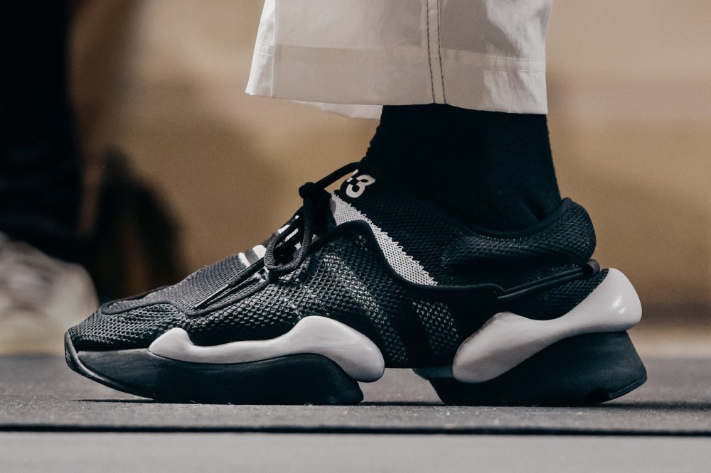 Y-3,上脚 解构与复杂的融合!Y-3 带来全新 2019 年春夏系列鞋款 Y-3,上脚 解构与复杂的融合!Y-3 带来全新 2019 年春夏系列鞋款
