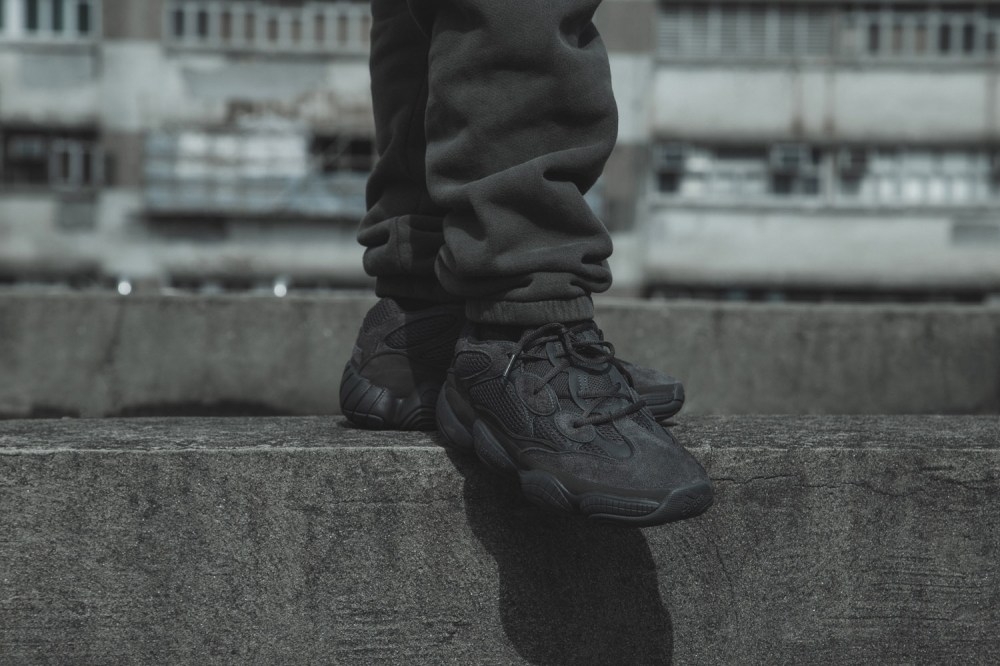 adidas,Yeezy 500,发售,上脚 上脚酷炫又高街!Yeezy 500 “Utility Black” 本周末正式发售 adidas,Yeezy 500,发售,上脚 上脚酷炫又高街!Yeezy 500 “Utility Black” 本周末正式发售
