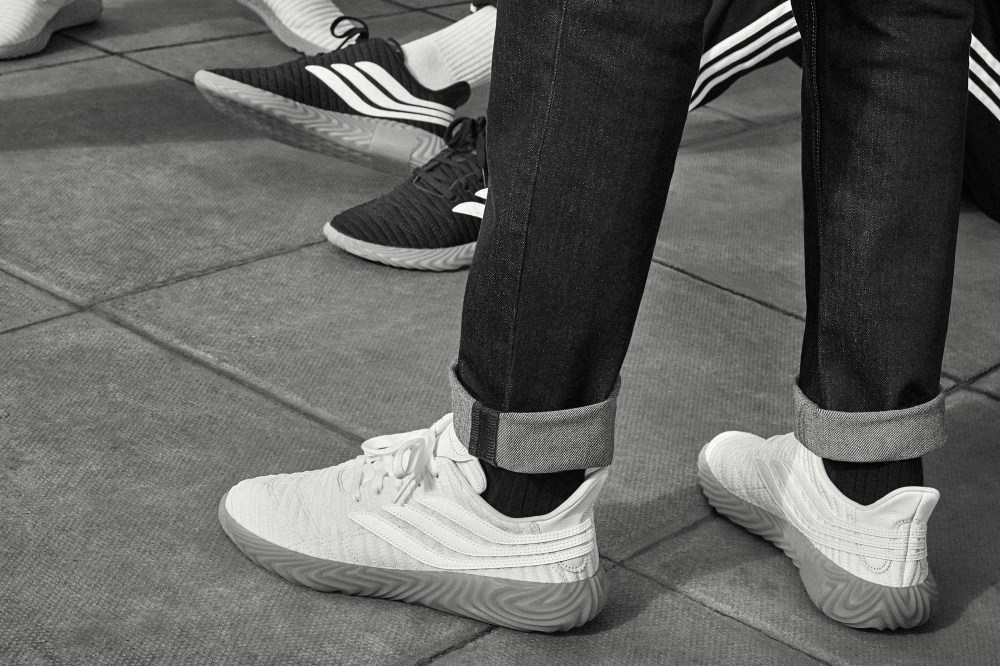 adidas Originals,Sobakov 极似 Yeezy 造型!足球元素adidas Originals Sobakov 本周发售! adidas Originals,Sobakov 极似 Yeezy 造型!足球元素adidas Originals Sobakov 本周发售!