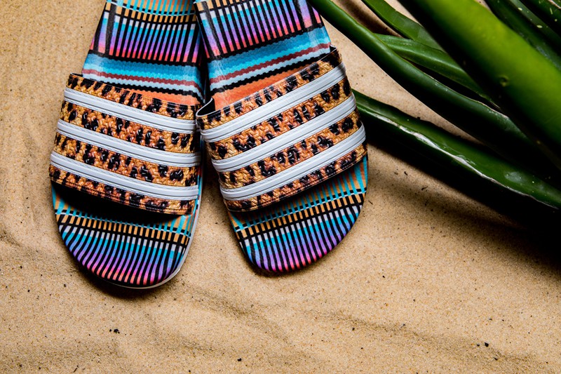 adidas,Adilette Slides,发售 豹纹加持!adidas 的巴西风拖鞋专为夏季准备! adidas,Adilette Slides,发售 豹纹加持!adidas 的巴西风拖鞋专为夏季准备!