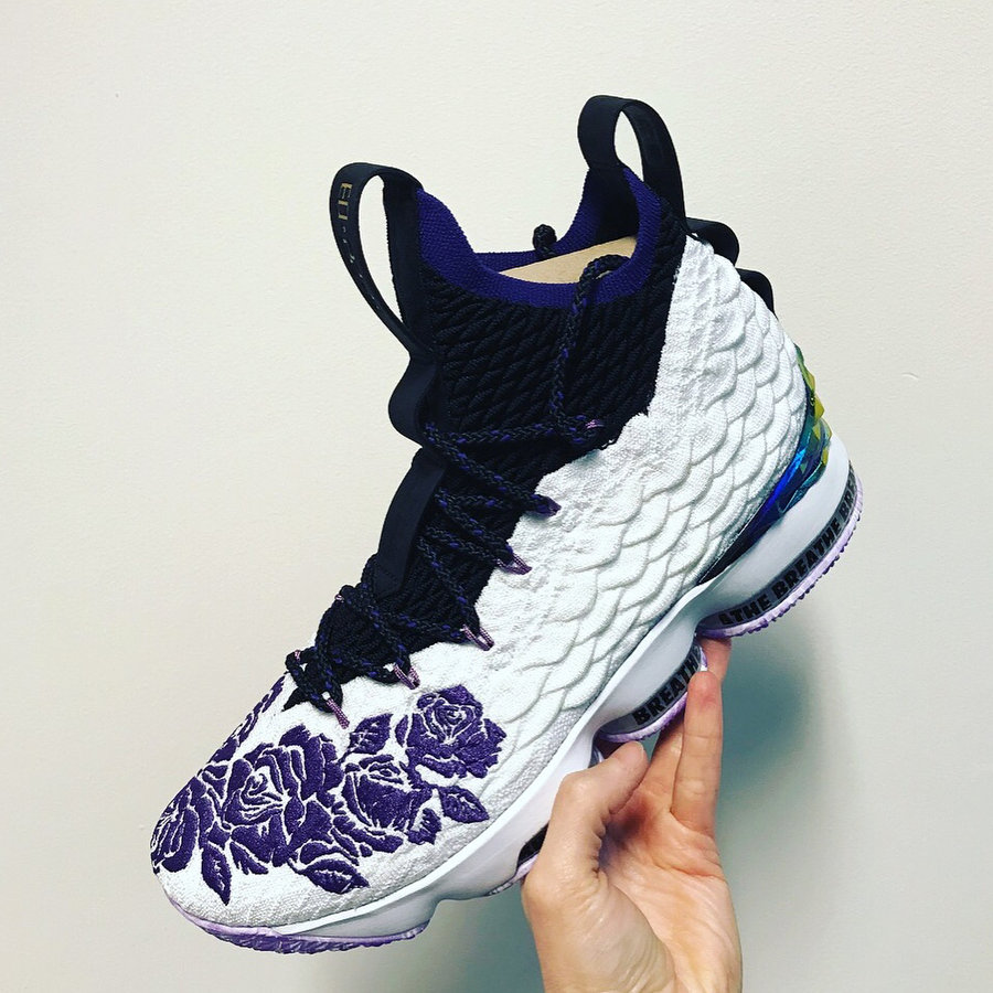 Nike,LeBron 15,詹姆斯 詹姆斯开始偏爱紫色!晒出花卉 LeBron 15 超像 KITH 联名 Nike,LeBron 15,詹姆斯 詹姆斯开始偏爱紫色!晒出花卉 LeBron 15 超像 KITH 联名