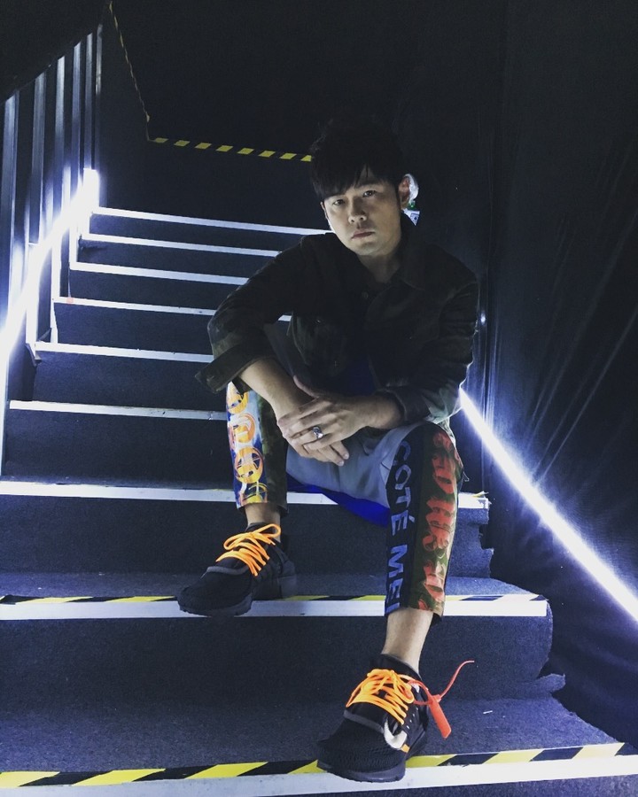 周杰伦,明星,上脚 周杰伦最近沉迷于「晒鞋」,还跟他老婆划清了界限! 周杰伦,明星,上脚 周杰伦最近沉迷于「晒鞋」,还跟他老婆划清了界限!