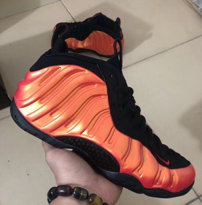 Nike,Air Foamposite One,发售 脚踩辣椒抵御寒流!Air Foamposite One 辣椒喷实物曝光 Nike,Air Foamposite One,发售 脚踩辣椒抵御寒流!Air Foamposite One 辣椒喷实物曝光