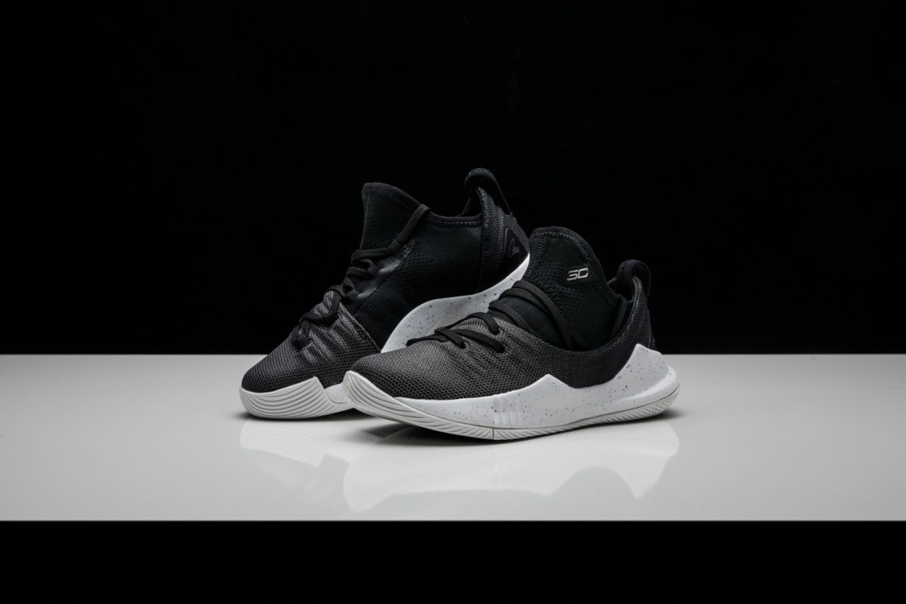 Under Armour,Curry 5,发售 全家族尺码共同发售!Curry 5 签名战靴奥利奥配色现已上架 Under Armour,Curry 5,发售 全家族尺码共同发售!Curry 5 签名战靴奥利奥配色现已上架