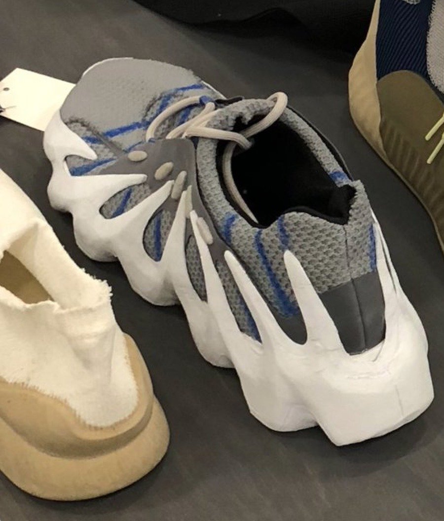 Yeezy,Yeezy 451,Kanye West,发售 Kanye 亲自晒出 Yeezy 451 底部设计!超前卫火山造型包裹鞋身 Yeezy,Yeezy 451,Kanye West,发售 Kanye 亲自晒出 Yeezy 451 底部设计!超前卫火山造型包裹鞋身