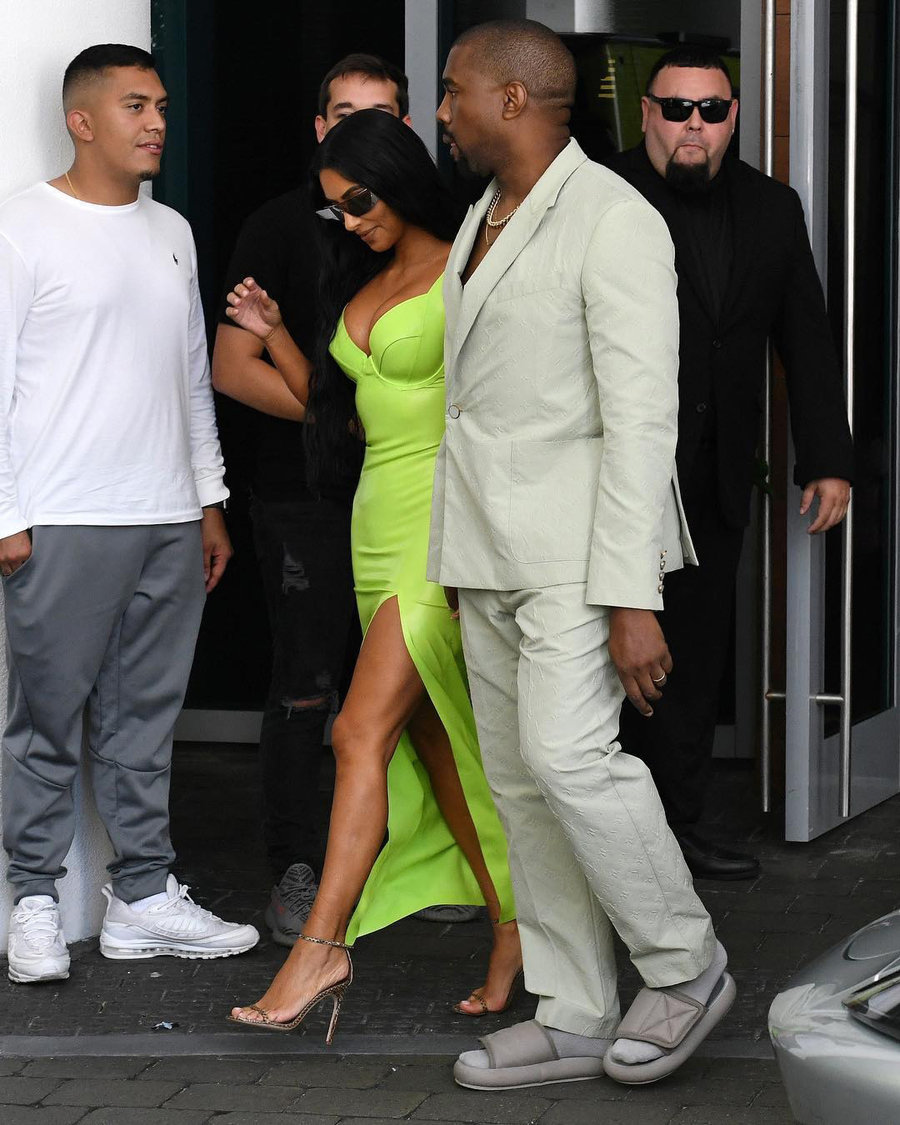 adidas,Yeezy,侃爷,发售 不出意外的瞬间售罄!侃爷同款 Yeezy 拖鞋正式发售 adidas,Yeezy,侃爷,发售 不出意外的瞬间售罄!侃爷同款 Yeezy 拖鞋正式发售