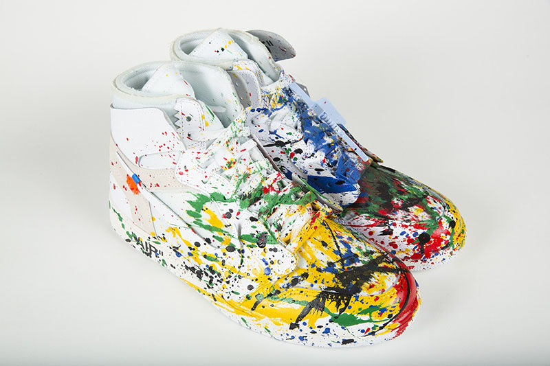 Supreme,Air Jordan 1,Nike,DJ A Supreme、OW 联名齐亮相!艺术家打造定制鞋款参与慈善拍卖 Supreme,Air Jordan 1,Nike,DJ A Supreme、OW 联名齐亮相!艺术家打造定制鞋款参与慈善拍卖