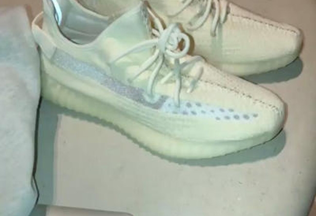 Yeezy Boost 350 V2 Static,Yeez 侃爷亲自上脚半透明 Yeezy Boost 350 V2 Static!据传年底发售 Yeezy Boost 350 V2 Static,Yeez 侃爷亲自上脚半透明 Yeezy Boost 350 V2 Static!据传年底发售