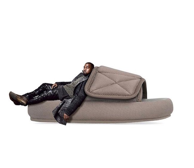 yeezy,Carhartt,kanyewest,nike, 球鞋趣图丨侃爷化身 Yeezy 气象员!还有 “穿小鞋” 这事过不去了? yeezy,Carhartt,kanyewest,nike, 球鞋趣图丨侃爷化身 Yeezy 气象员!还有 “穿小鞋” 这事过不去了?