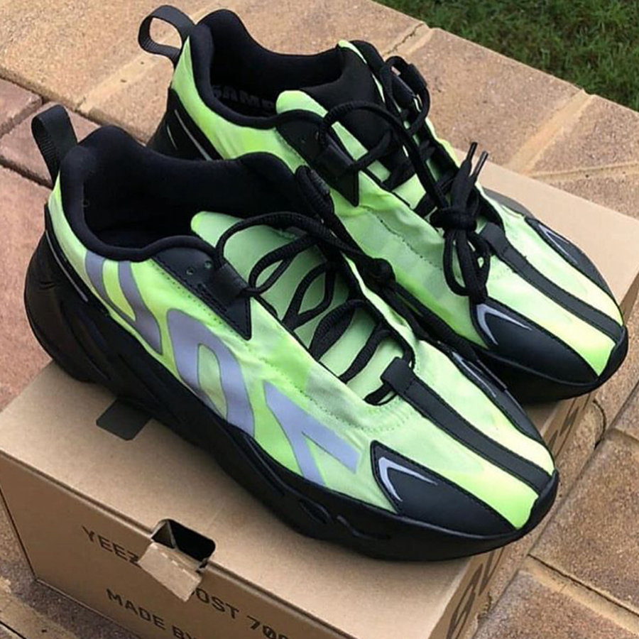 adidas,Yeezy 700 VX,明星 扎眼的荧光绿装扮!Yeezy 700 VX 最新实物图释出 adidas,Yeezy 700 VX,明星 扎眼的荧光绿装扮!Yeezy 700 VX 最新实物图释出