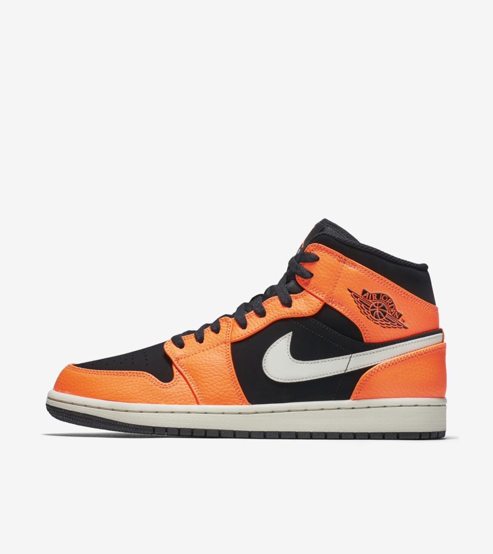 AJ1,Air Jordan 1,554724-062 AJ1 小扣碎降临!Air Jordan 1 Mid 黑橙配色明早 10 点发售 AJ1,Air Jordan 1,554724-062 AJ1 小扣碎降临!Air Jordan 1 Mid 黑橙配色明早 10 点发售