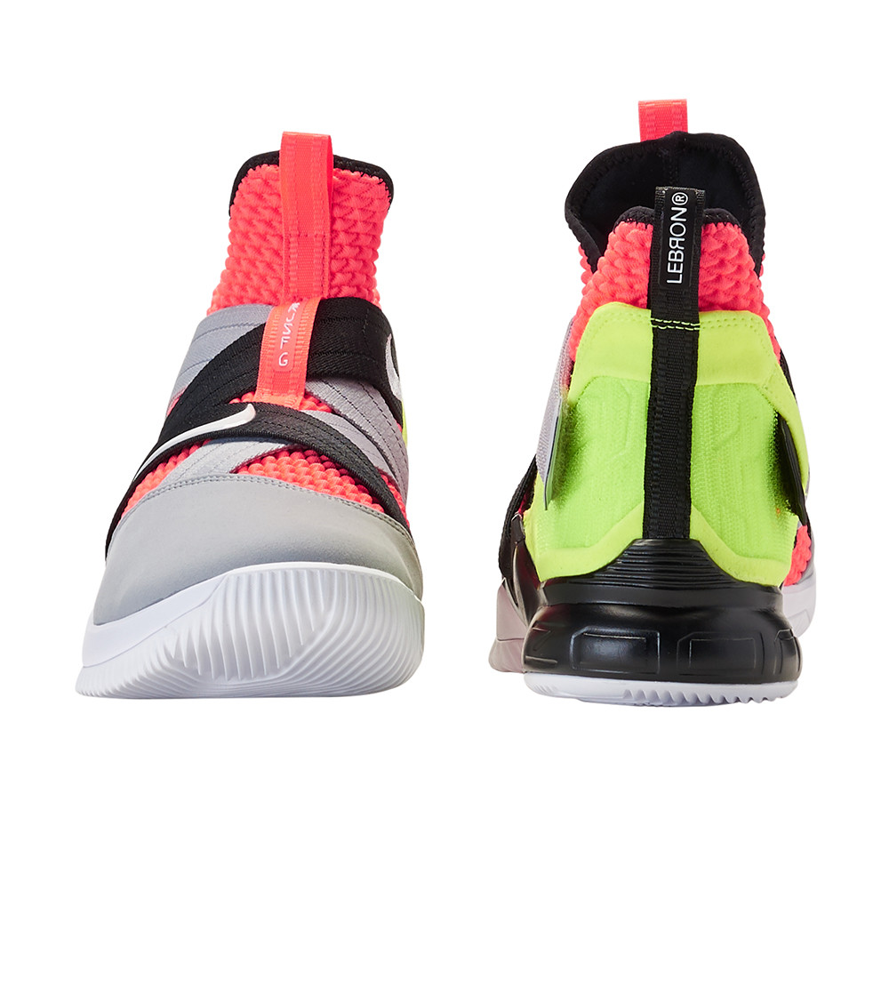 LeBron Soldier 12,NIke,发售 颇具 ACRONYM 气息!LeBron Soldier 12 全新配色海外发售 LeBron Soldier 12,NIke,发售 颇具 ACRONYM 气息!LeBron Soldier 12 全新配色海外发售