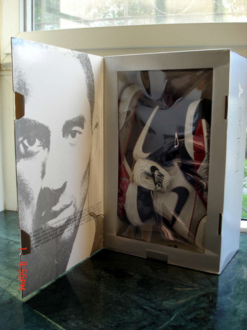Zoom Kobe 1 “USA”,发售 元年半透明人像鞋盒?Zoom Kobe 1 “USA” 即将复刻回归 Zoom Kobe 1 “USA”,发售 元年半透明人像鞋盒?Zoom Kobe 1 “USA” 即将复刻回归