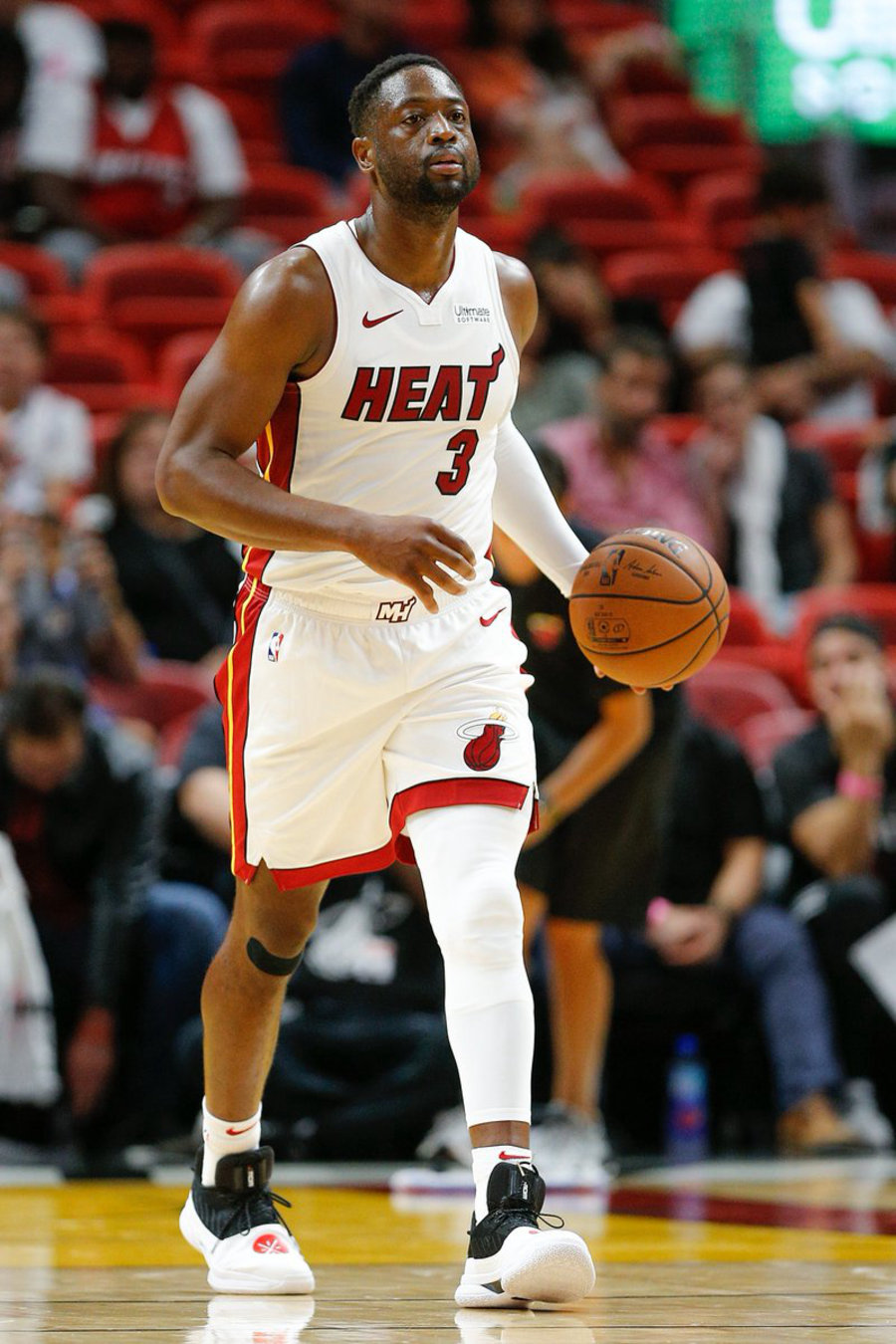 李宁,韦德之道,WOW7,韦德,Way of Wade 抢在韦德之道 7 发售前,我们就带你提前看看这双最新 WOW7 战靴! 李宁,韦德之道,WOW7,韦德,Way of Wade 抢在韦德之道 7 发售前,我们就带你提前看看这双最新 WOW7 战靴!
