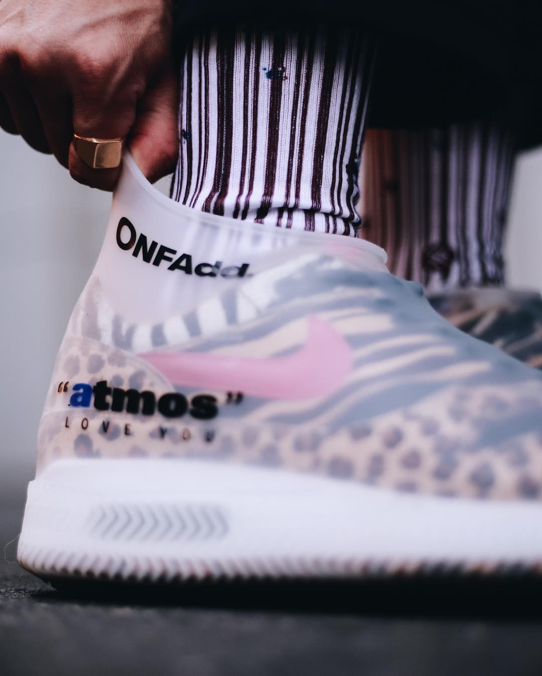 atmos 恶劣天气必备!全新潮物 atmos “Rain Socks Lite” 现已发售 atmos 恶劣天气必备!全新潮物 atmos “Rain Socks Lite” 现已发售