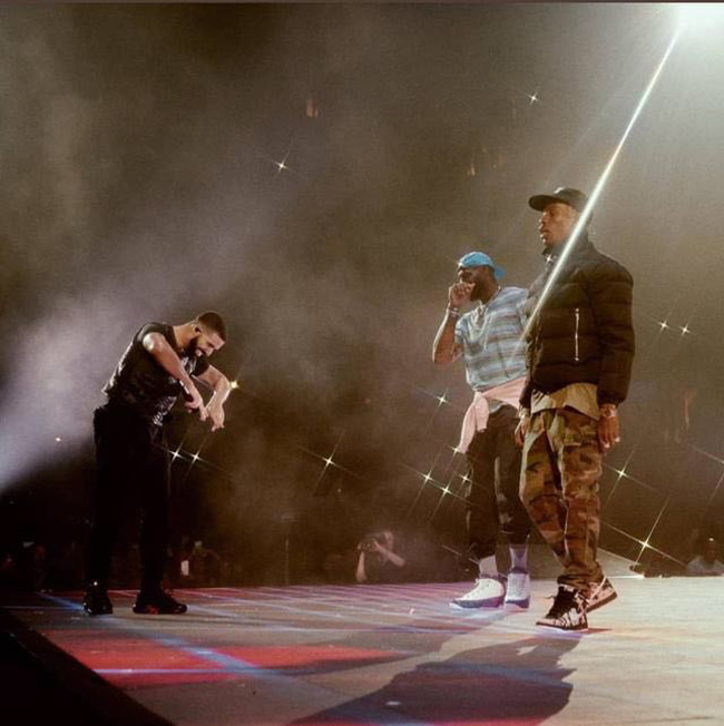 Nike,明星,上脚 Drake、Travis Scott 再加老詹同台演出!尬舞和球鞋都是亮点! Nike,明星,上脚 Drake、Travis Scott 再加老詹同台演出!尬舞和球鞋都是亮点!