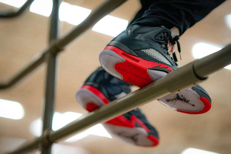 Air Jordan 5,AJ5,发售,136027-006 关注度不低!丝绸 Air Jordan 5 下周六发售!实物上脚近览 Air Jordan 5,AJ5,发售,136027-006 关注度不低!丝绸 Air Jordan 5 下周六发售!实物上脚近览