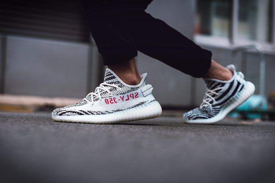 Yeezy 「全民斑马」要晚到了!本月的 Yeezy 发售大概率延期! Yeezy 「全民斑马」要晚到了!本月的 Yeezy 发售大概率延期!