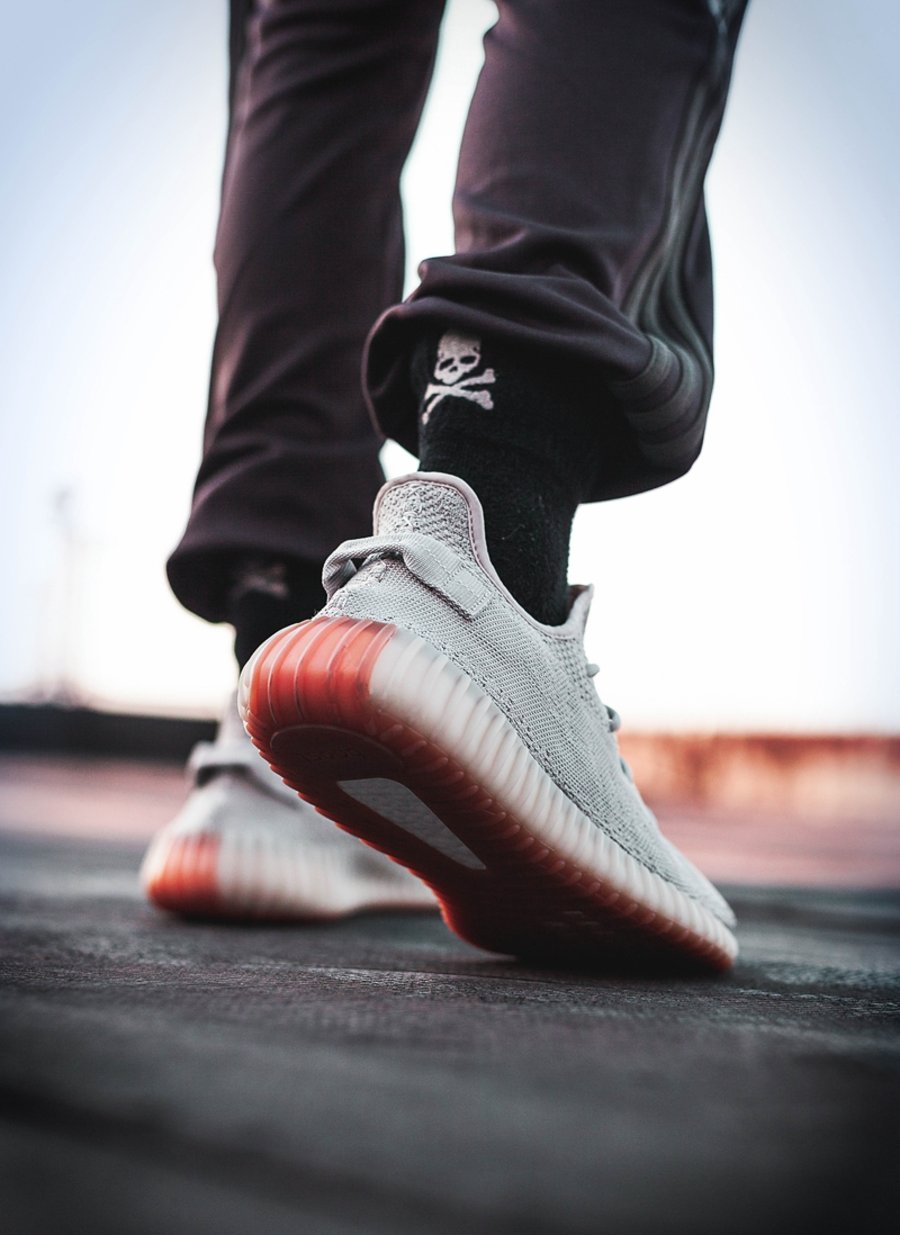 adidas,Yeezy 350 V2,Yeezy,Sesa 小编抢先上脚!芝麻 Yeezy 350 V2 加上侃爷神裤,竟能如此优秀! adidas,Yeezy 350 V2,Yeezy,Sesa 小编抢先上脚!芝麻 Yeezy 350 V2 加上侃爷神裤,竟能如此优秀!