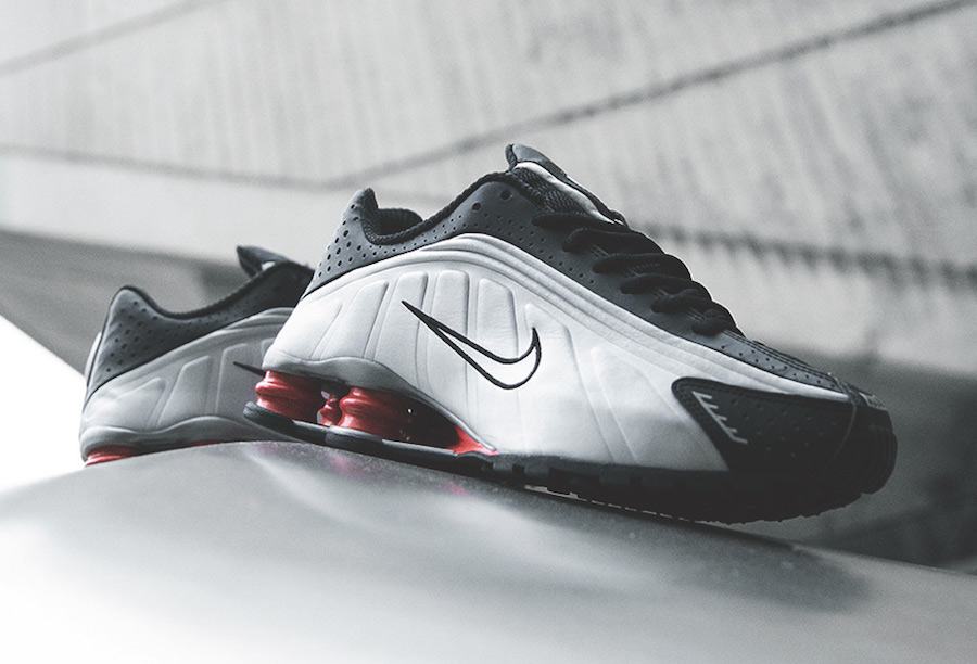 Nike,Shox R4 OG,发售 “气柱” 科技正式回归!Nike Shox R4 OG 黑银配色即将发售 Nike,Shox R4 OG,发售 “气柱” 科技正式回归!Nike Shox R4 OG 黑银配色即将发售