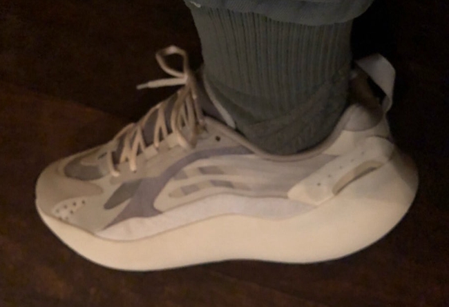 Yeezy 350,Yeezy 700,侃爷,Yeezy 不只有 Yeezy 700 V3!明年要发的 Yeezy 让你提前看一遍! Yeezy 350,Yeezy 700,侃爷,Yeezy 不只有 Yeezy 700 V3!明年要发的 Yeezy 让你提前看一遍!