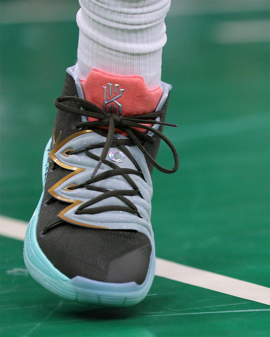 Nike,Kyrie 5,Ikhet Concepts 联名的隐藏 Boss!欧文今日上脚了一双亲友限定 Nike,Kyrie 5,Ikhet Concepts 联名的隐藏 Boss!欧文今日上脚了一双亲友限定
