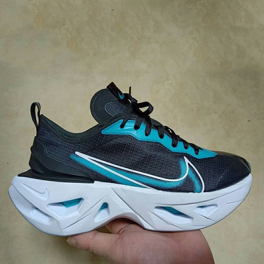 Nike 前所未见的超厚镂空中底!Nike 全新跑鞋首度曝光 Nike 前所未见的超厚镂空中底!Nike 全新跑鞋首度曝光