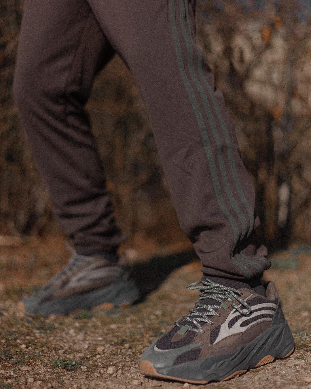 Yeezy,Yeezy Boost 700 V2,发售 人气不可小觑!三月发售的 Yeezy 700 V2 上脚比实物好看多了! Yeezy,Yeezy Boost 700 V2,发售 人气不可小觑!三月发售的 Yeezy 700 V2 上脚比实物好看多了!
