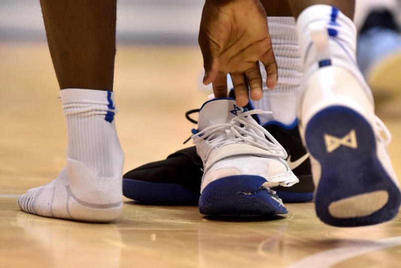 Nike PG 2.5,Nike,Skechers 登刊纽约时报,公然嘲讽 Nike!斯凯奇这波操作你怎么看? Nike PG 2.5,Nike,Skechers 登刊纽约时报,公然嘲讽 Nike!斯凯奇这波操作你怎么看?